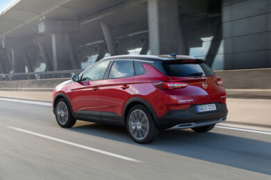 Opel Grandland X Hybrid4 AWD, ordinabile in Italia