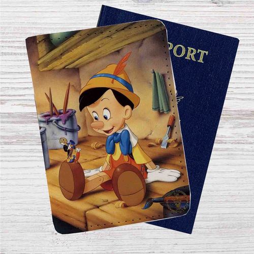 Viaggi, nascono le custodie del passaporto ispirate ai grandi libri. FOTO