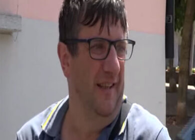 Umberto Bossi vende la villa a Gemonio, le reazioni dei cittadini. Video