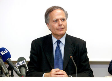 Migranti, Moavero: “Distribuzione in Europa, filtri sui visti e porti franchi”