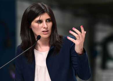 Torino, Appendino: “Non vado avanti col freno”. Montanari fuori dalla giunta