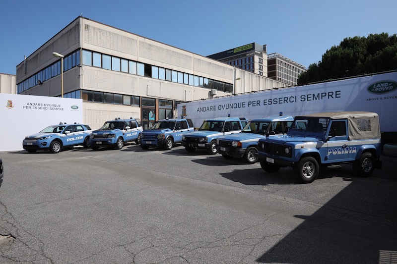 Land Rover consegna 30 Discovery alla Polizia di Stato