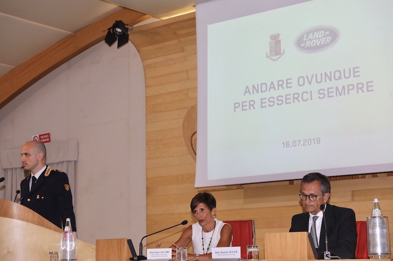 Land Rover consegna 30 Discovery alla Polizia di Stato
