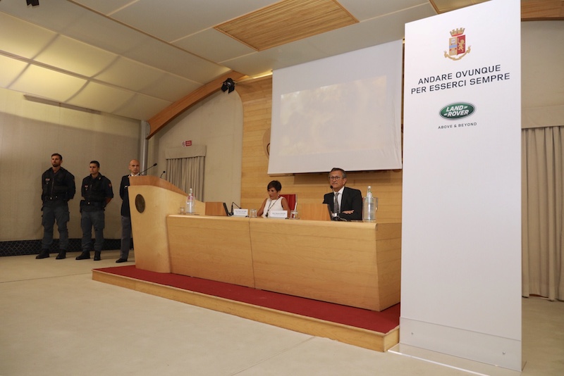 Land Rover consegna 30 Discovery alla Polizia di Stato