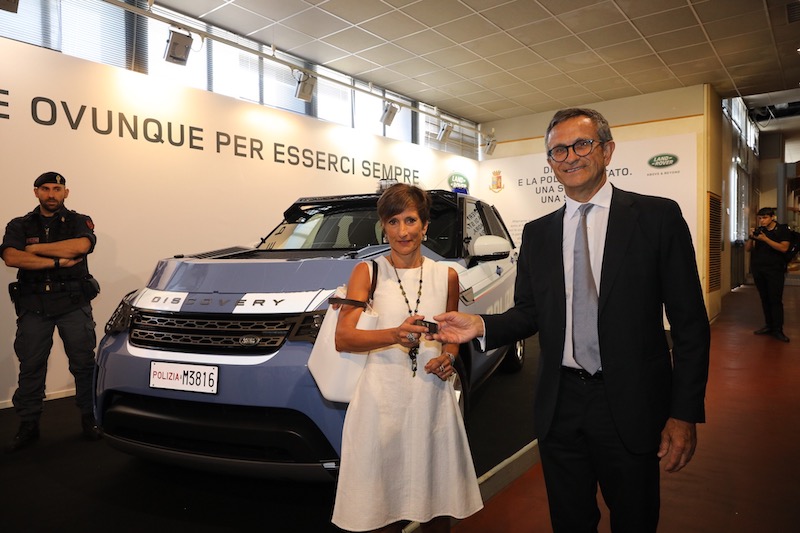 Land Rover consegna 30 Discovery alla Polizia di Stato