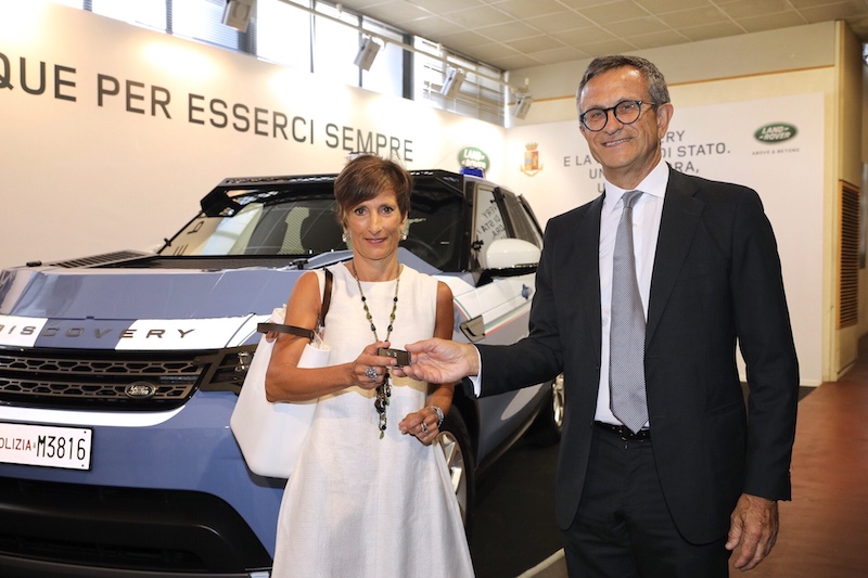 Land Rover consegna 30 Discovery alla Polizia di Stato