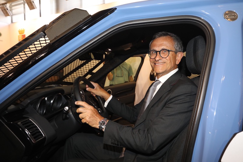 Land Rover consegna 30 Discovery alla Polizia di Stato