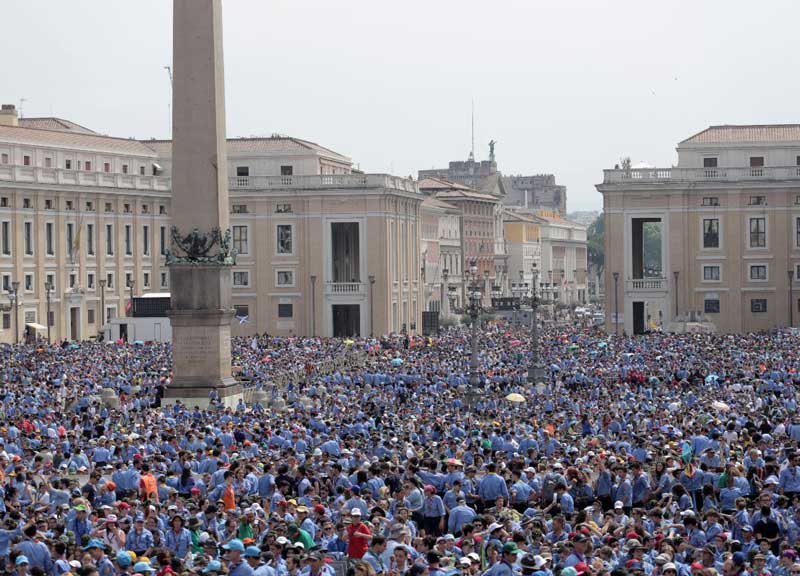 Invasione degli scout a San Pietro: 5.000 lupetti a rapporto da Papa Francesco Invasione degli scout a San Pietro: 5.000 lupetti a rapporto da Papa Francesco