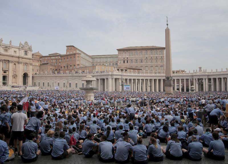 Invasione degli scout a San Pietro: 5.000 lupetti a rapporto da Papa Francesco Invasione degli scout a San Pietro: 5.000 lupetti a rapporto da Papa Francesco