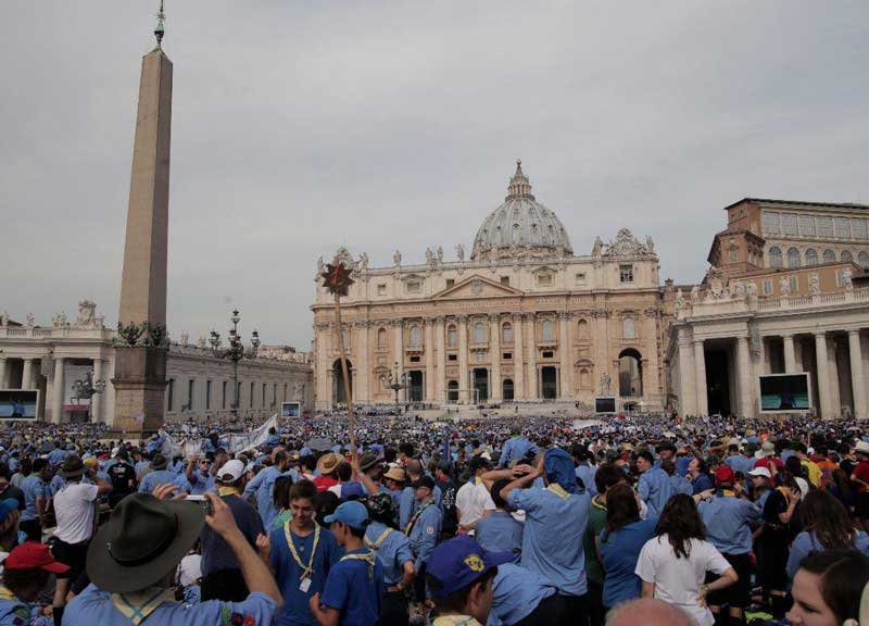 Invasione degli scout a San Pietro: 5.000 lupetti a rapporto da Papa Francesco Invasione degli scout a San Pietro: 5.000 lupetti a rapporto da Papa Francesco