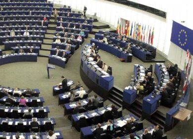 Ue affondo della Lega contro i 5 Stelle.Svolta barattata in cambio di poltrone