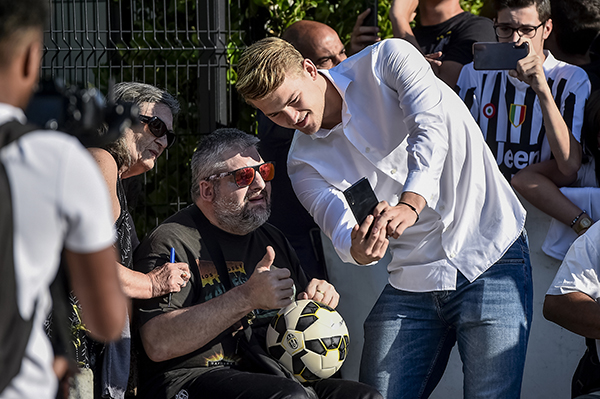 Juventus, con De Ligt arriva a Torino anche la fidanzata Annekee Molenaar Juventus, con De Ligt arriva a Torino anche la fidanzata Annekee Molenaar