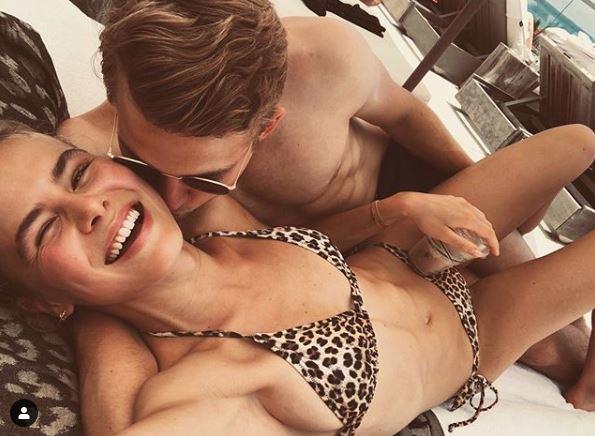 Juventus, con De Ligt arriva a Torino anche la fidanzata Annekee Molenaar Juventus, con De Ligt arriva a Torino anche la fidanzata Annekee Molenaar