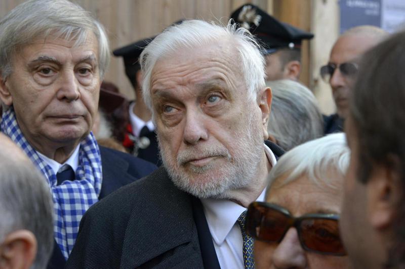Luciano De Crescenzo è morto a 91 anni, addio all’attore e scrittore Luciano De Crescenzo è morto a 91 anni, addio all’attore e scrittore
