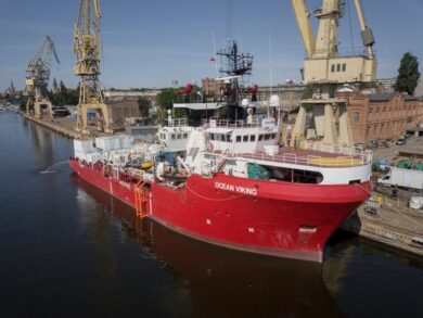 Migranti, MSF torna in mare: ecco la nuova nave Ocean Viking