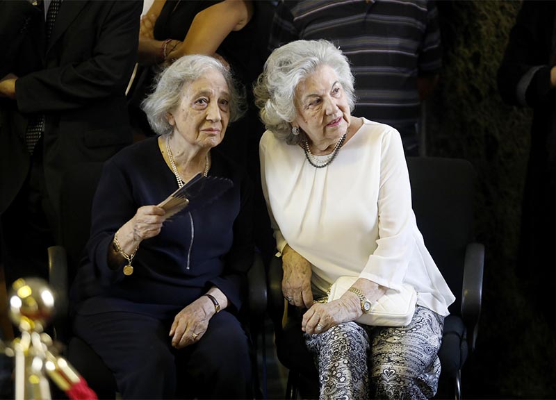 Borrelli, l’addio commosso ai funerali. Lungo applauso, Di Pietro in lacrime