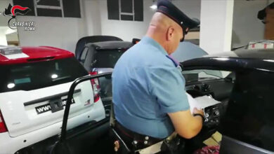 Fare soldi con le minicar: rubarle e poi simulare incidenti stradali fasulli