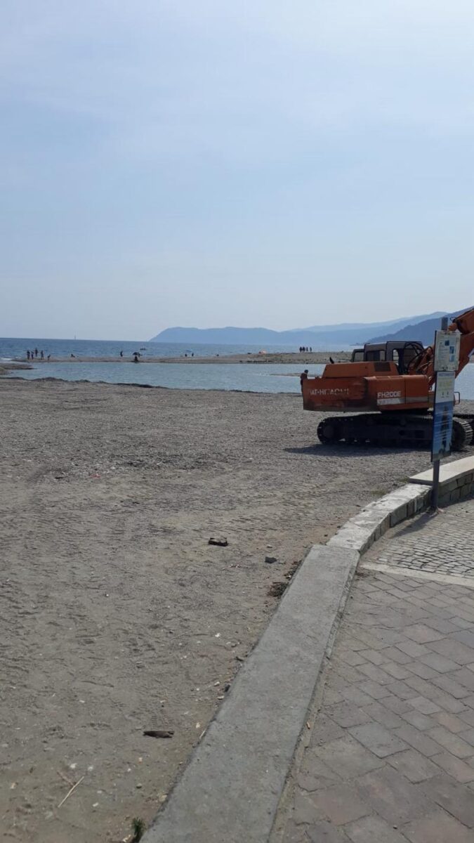 Jova beach party, tappa di Albenga annullata. I fan: “Cornuti e mazziati” Jova beach party, tappa di Albenga annullata. I fan: “Cornuti e mazziati”