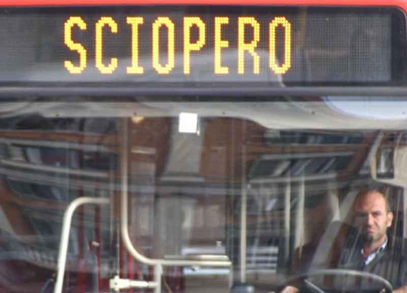 Paralisi trasporti, sciopero di bus e treni: il 24 luglio adesione di massa Paralisi trasporti, sciopero di bus e treni: il 24 luglio adesione di massa