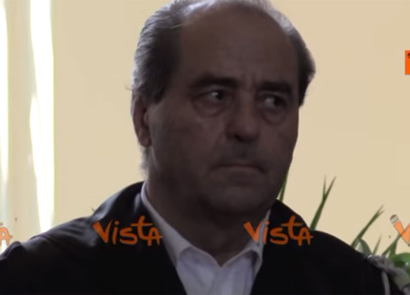 Di Pietro piange ma non firma la lettera per Borrelli: gli scontri in procura Di Pietro piange ma non firma la lettera per Borrelli: gli scontri in procura