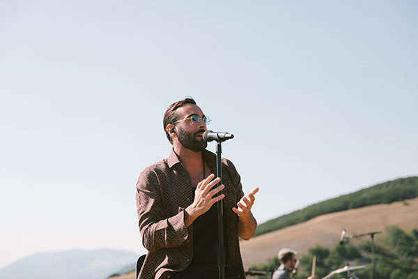 Marco Mengoni, Fuori atlantico tour: affluenza record a Monte Cucco Marco Mengoni, Fuori atlantico tour: affluenza record a Monte Cucco