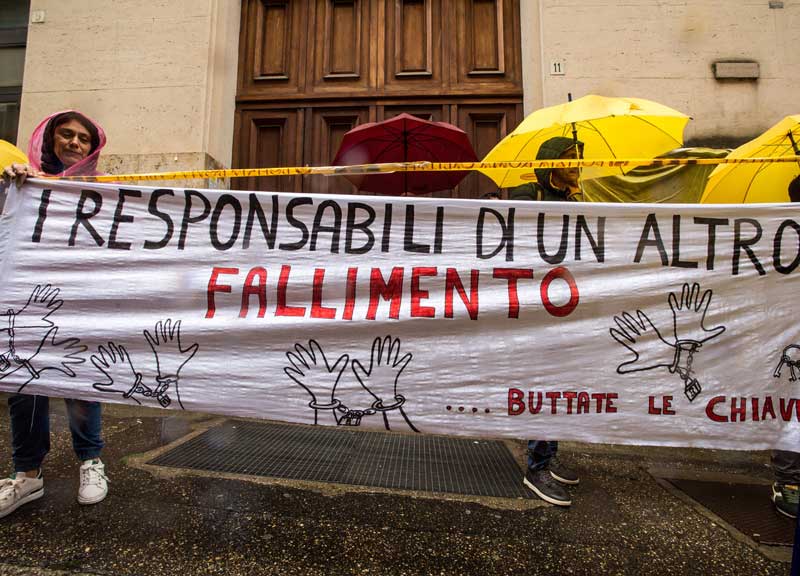 Mercatone Uno: la marcia su Roma.”A noi meno del reddito di cittadinanza” Mercatone Uno: la marcia su Roma.”A noi meno del reddito di cittadinanza”