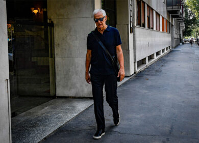 Roberto Formigoni, agli arresti domiciliari, fotografato fuori casa