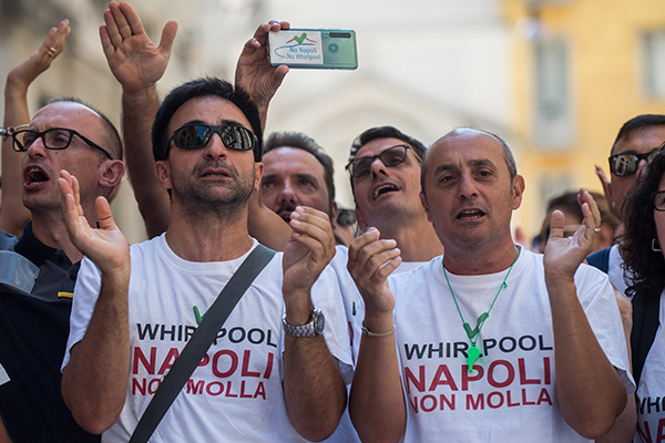 Whirlpool, Conte: la sede resta a Napoli. E Di Maio offre la decontribuzione