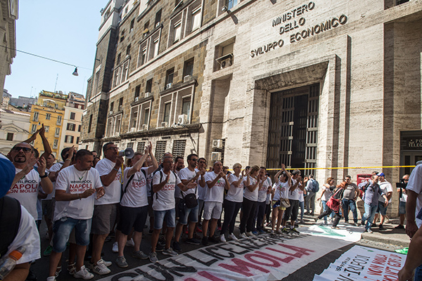 Whirlpool, Conte: la sede resta a Napoli. E Di Maio offre la decontribuzione