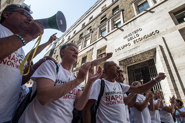 Whirlpool, Conte: la sede resta a Napoli. E Di Maio offre la decontribuzione