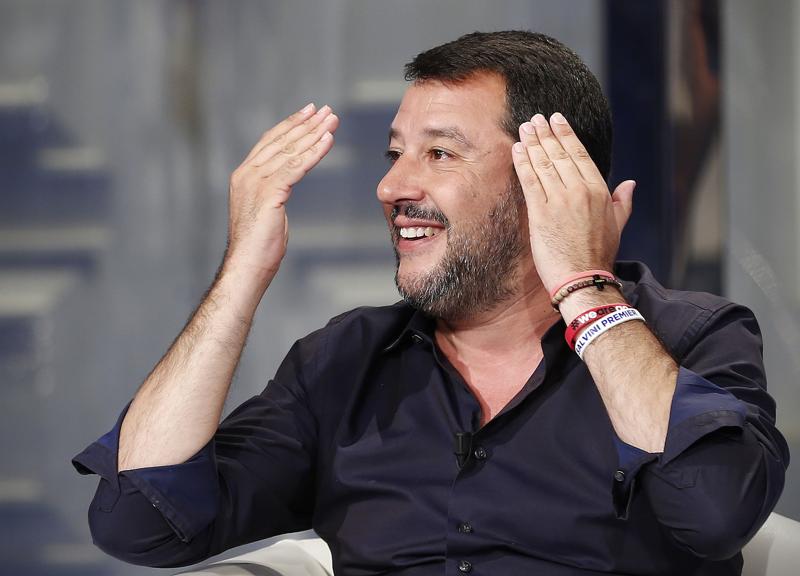 Emergenza Roma, Salvini sui rifiuti: “Sono un business per la mafia” Emergenza Roma, Salvini sui rifiuti: “Sono un business per la mafia”