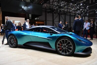 Aston Martin ingrana la retro. Profit warning e crollo alla City