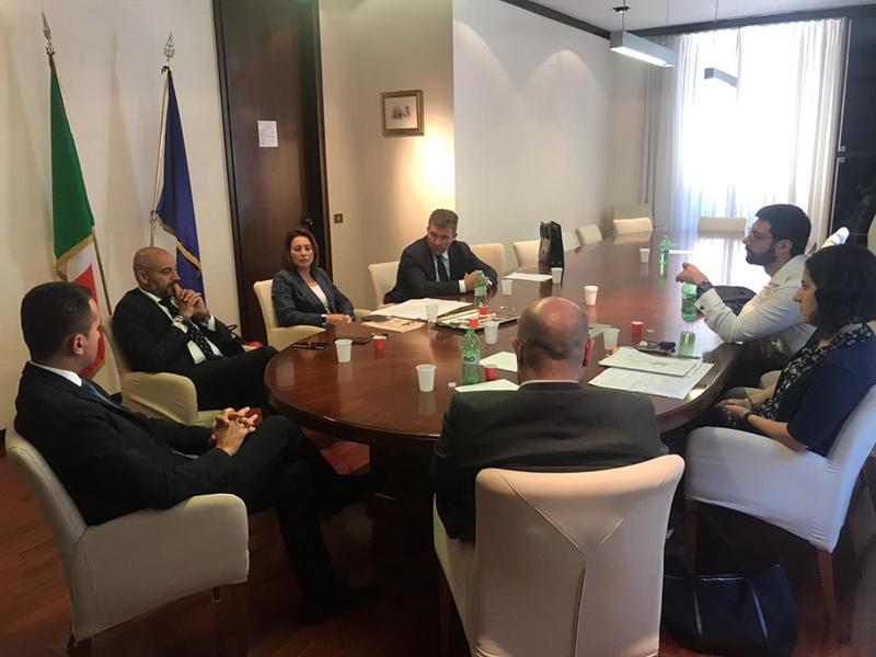 Governo, Di Maio: “Ora basta litigi. Al lavoro per cuneo e stop canone” Governo, Di Maio: “Ora basta litigi. Al lavoro per cuneo e stop canone”