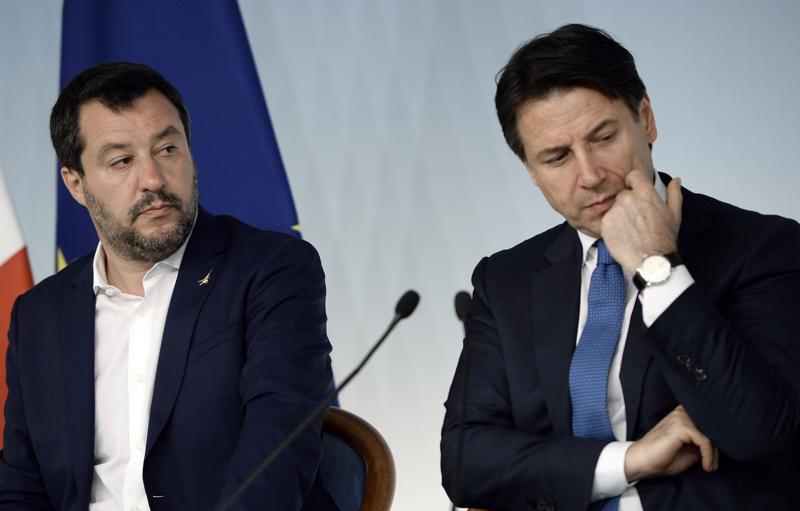 Fondi russi, Salvini vs Conte: “Mi ha lasciato solo? M’interessa meno di zero” Fondi russi, Salvini vs Conte: “Mi ha lasciato solo? M’interessa meno di zero”