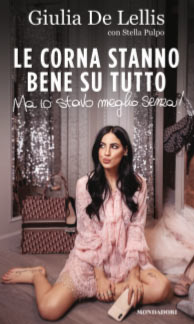 GIULIA DE LELLIS LIBRO: Le corna stanno bene su tutto. Ma io stavo meglio senza