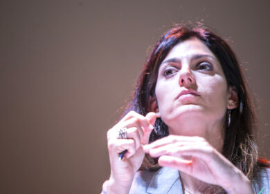 Raggi, il sindaco M5S abbandonato a se stesso: Virginia in balia di Roma