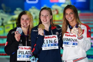 Nuoto, Benedetta Pilato campionessa a 14 anni tra vasche e libri di scuola