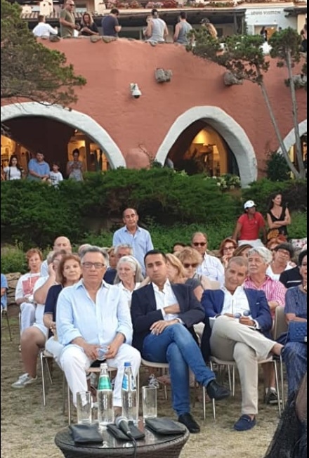 Di Maio in Costa Smeralda con Virginia Saba, tra boutique di lusso e cene Di Maio in Costa Smeralda con Virginia Saba, tra boutique di lusso e cene