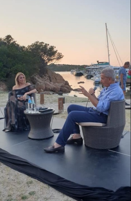 Di Maio in Costa Smeralda con Virginia Saba, tra boutique di lusso e cene Di Maio in Costa Smeralda con Virginia Saba, tra boutique di lusso e cene