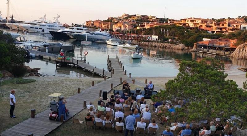 Di Maio in Costa Smeralda con Virginia Saba, tra boutique di lusso e cene Di Maio in Costa Smeralda con Virginia Saba, tra boutique di lusso e cene