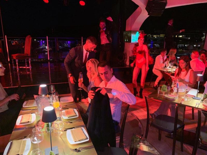 Di Maio in Costa Smeralda con Virginia Saba, tra boutique di lusso e cene Di Maio in Costa Smeralda con Virginia Saba, tra boutique di lusso e cene