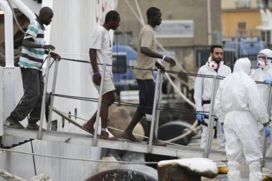 Migranti: Viminale, via libera a sbarco 16 minorenni dalla nave Gregoretti