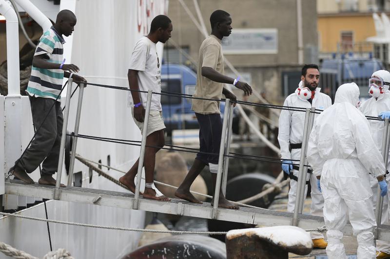 Migranti: Viminale, via libera a sbarco 16 minorenni dalla nave Gregoretti Migranti: Viminale, via libera a sbarco 16 minorenni dalla nave Gregoretti