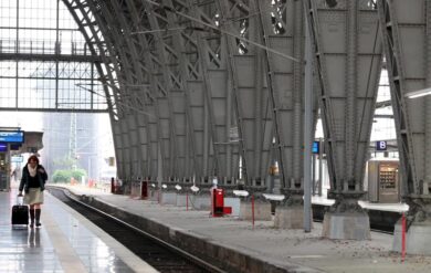 Germania, muore bimbo di otto anni spinto sotto un treno. Fermato un sospetto