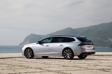 Peugeot 508 SW e il suv 5008 per un’estate senza problemi di spazio e comfort