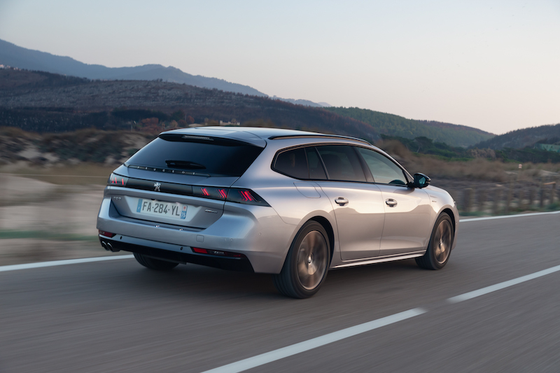 Peugeot 508 SW e il suv 5008 per un’estate senza problemi di spazio e comfort