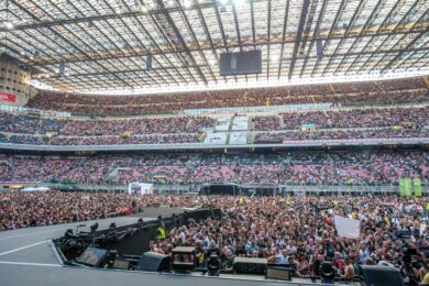 Politici gratis a San Siro, i concerti tirano più del calcio