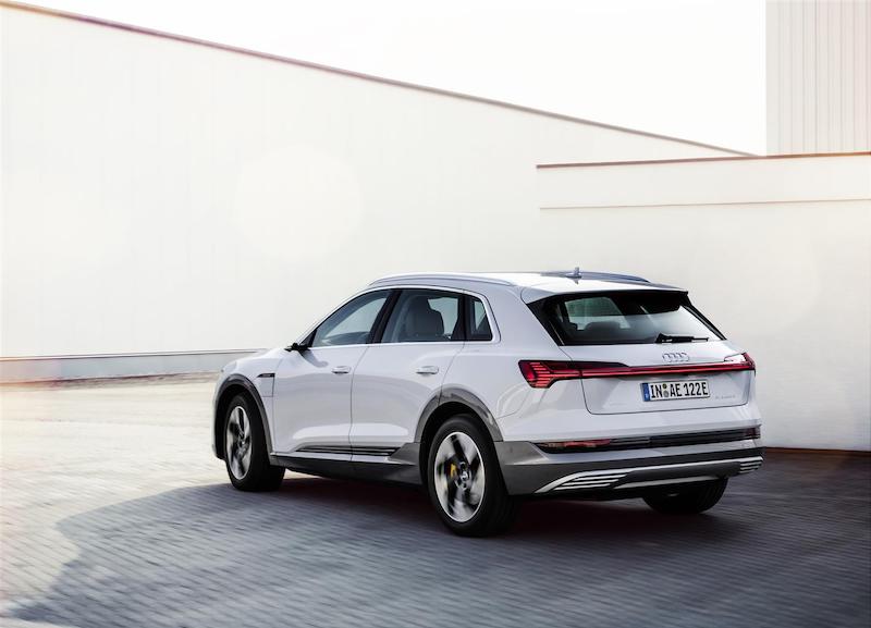 Nuovo Audi e-tron 50 quattro, autonomia di oltre 300 km nel ciclo WLTP Nuovo Audi e-tron 50 quattro, autonomia di oltre 300 km nel ciclo WLTP