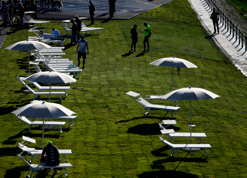 Spiaggia sul Tevere, Raggi lascia i romani senza cibo: al Tiberis manca il bar Spiaggia sul Tevere, Raggi lascia i romani senza cibo: al Tiberis manca il bar