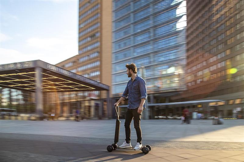 Audi presenta  e-tron Scooter e  rivoluziona la micro mobilità
